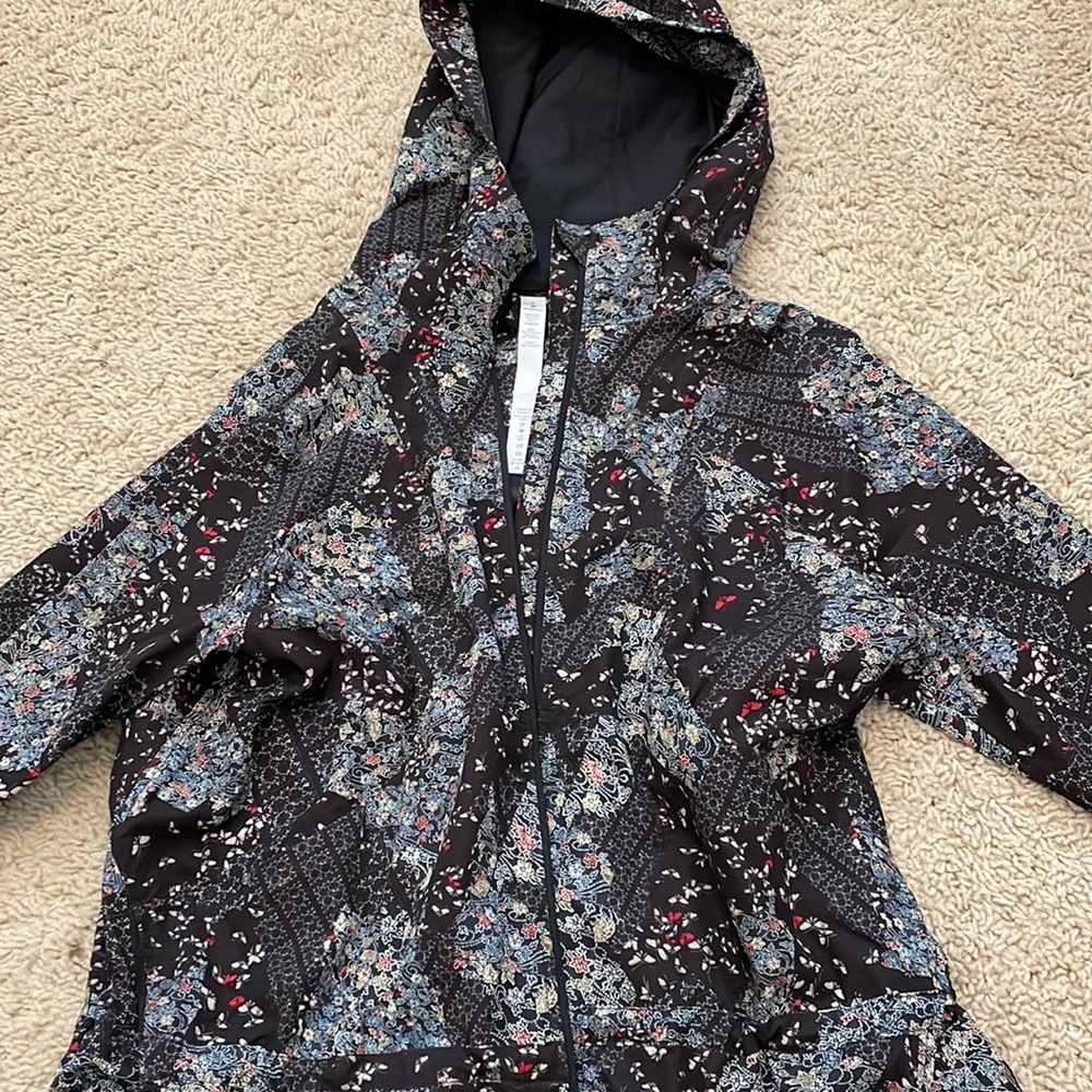 Fun floral print Lululemon rain jacket. Size 6